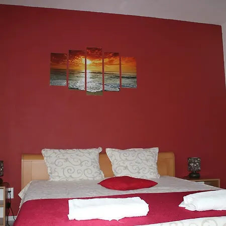 Yankov's House Pensión 2*