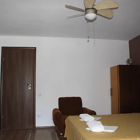 Yankov's House Pensión