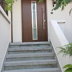 Πανσιόν Yankov's House 2*